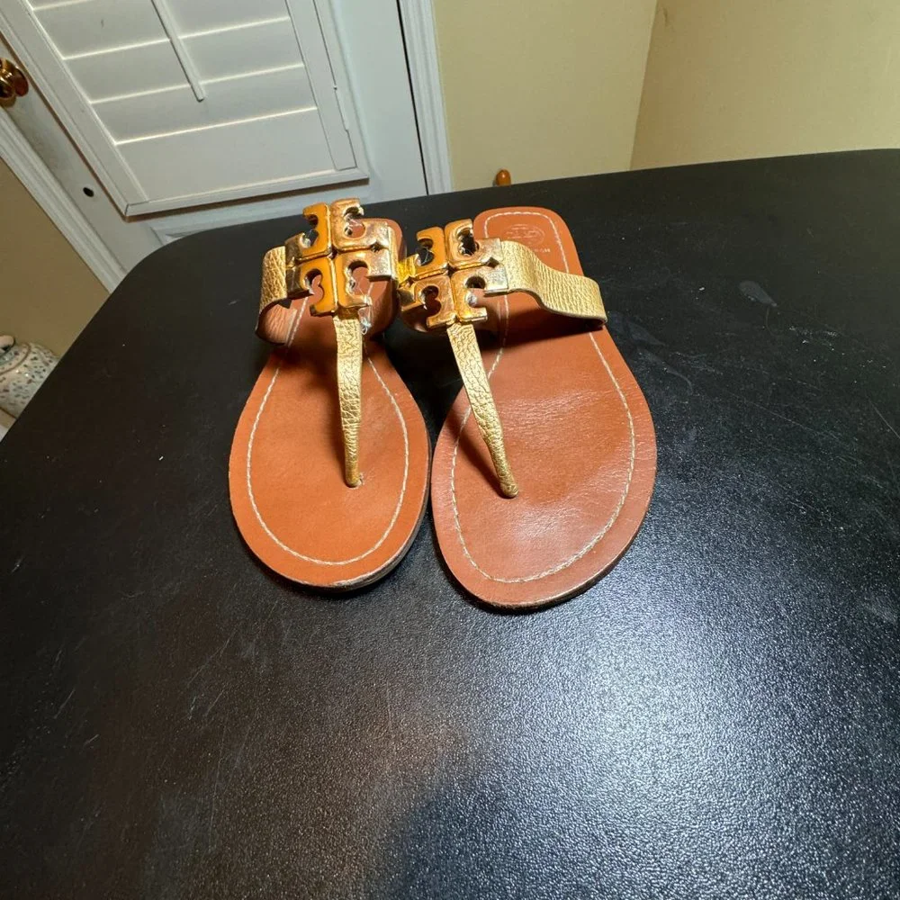 Tory Burch size 7.5 leather gold monroe sandal slipper